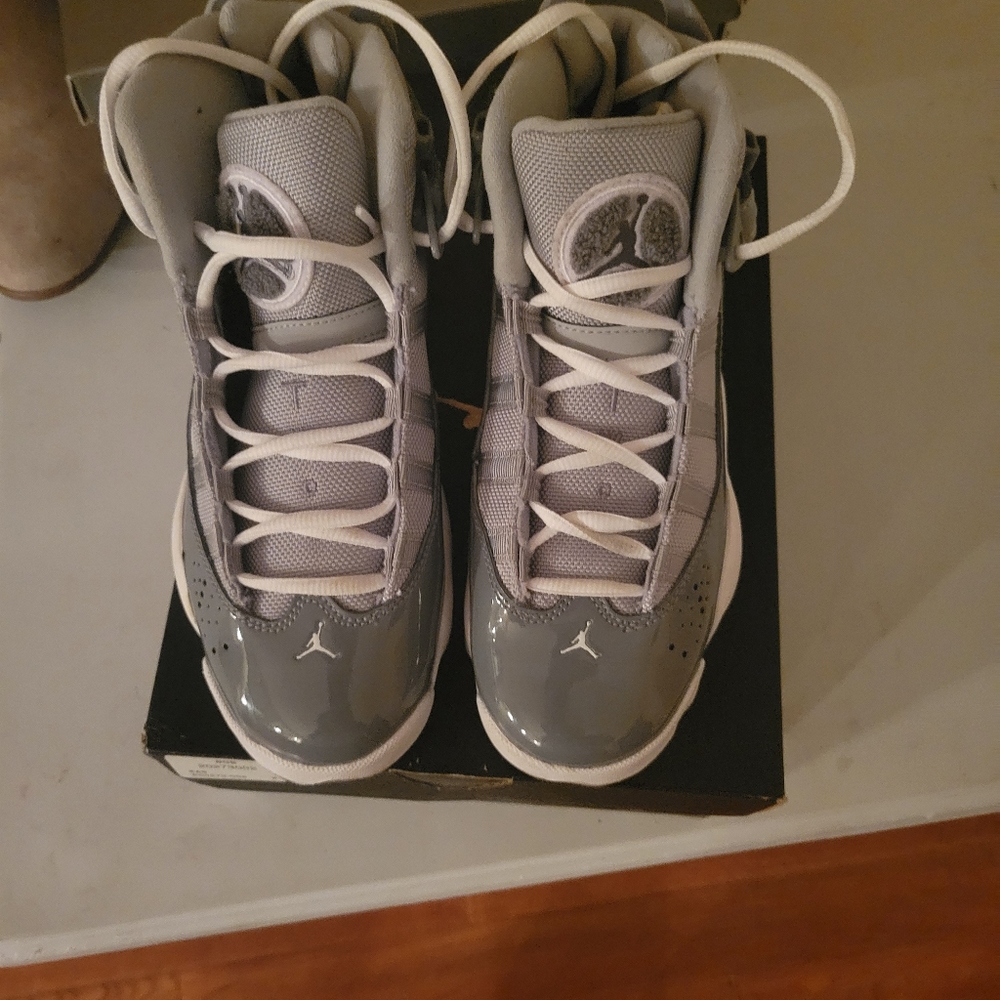 Boys Jordan 6 rings size 5